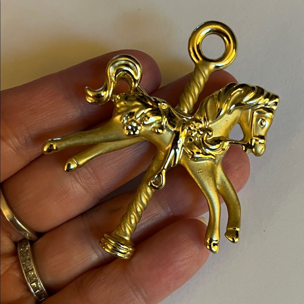 Vintage Gold Carousel 🎠 large brooch